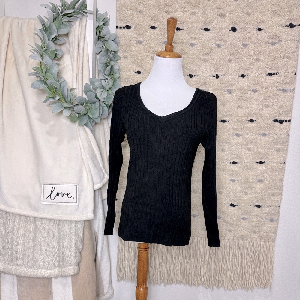 White House Black Market Elegant Black Knit ribbed sweater size M